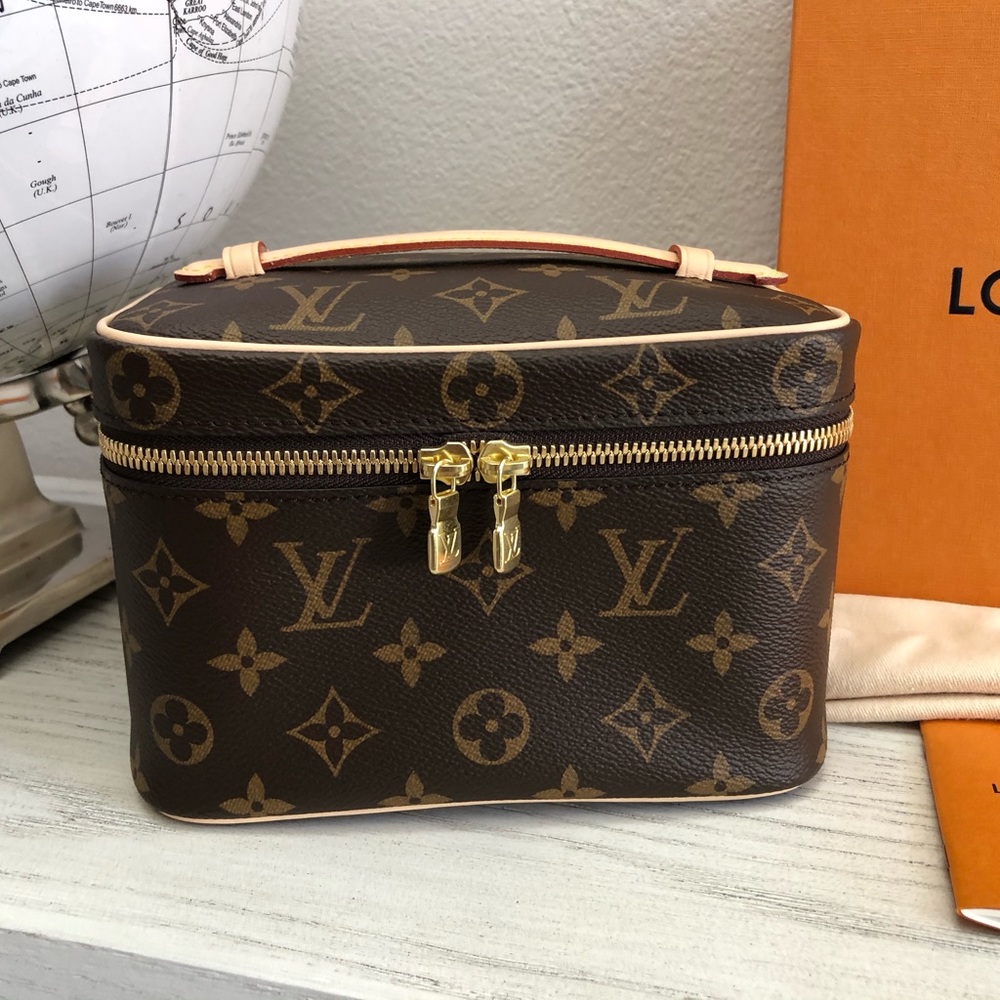 Bnib Louis Vuitton nice mini monogram bag cosmetic - Picture 1 of 11